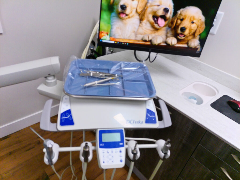 DCIedge dental equipment with integrated monitor for real-time imaging